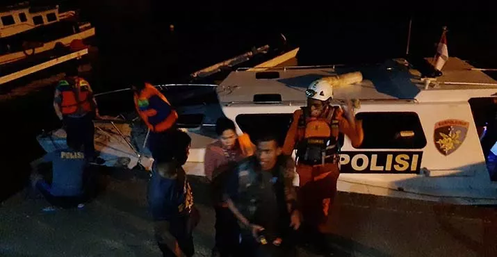 Kapal Nelayan Dihantam Ombak Diperairan Tanjung Madongka