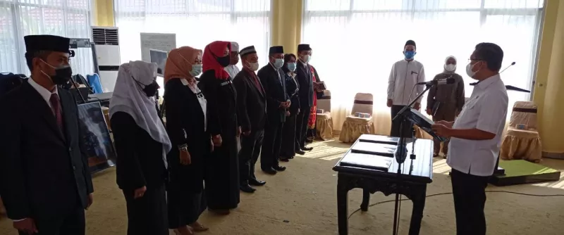 Wali Kota Kendari Lantik 64 Kepala Sekolah dan Pengawas