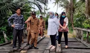 Warga Desa Mondoe Jaya Minta Perbaikan Jalan