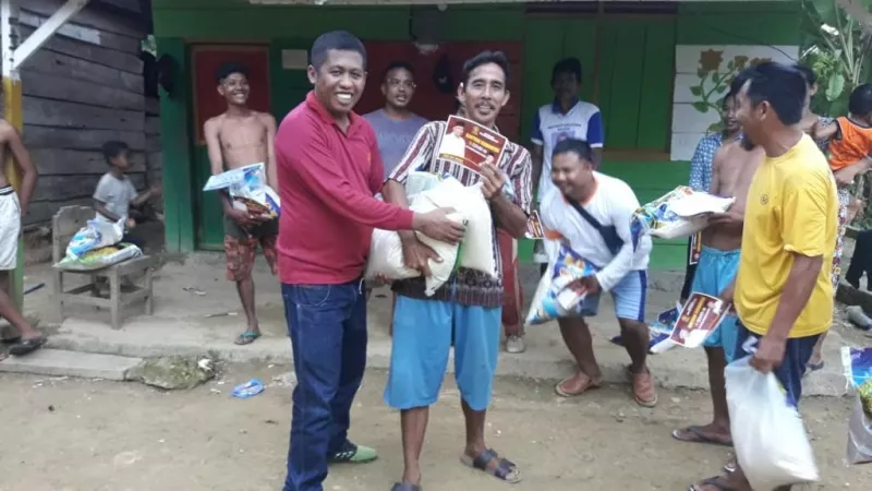 Kader Gerindra Butur Antusias Terima Bantuan DPD Sultra