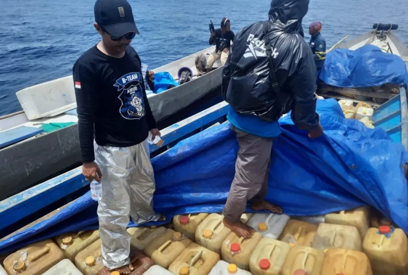 Ditpolairud Amankan Kapal Pengangkut Minyak Tanah Ilegal