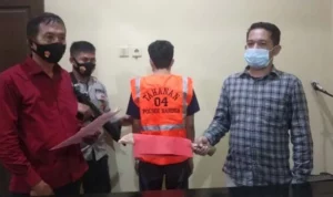 Cemburu, Seorang Pria Tebas Kekasih Mantan Pacarnya