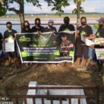 ASR Bombana Bagikan Pestisida ke Petani