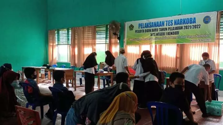 350 Siswa Baru MTs 1 Kendari Lakukan Tes Urine