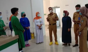 Perdana Masuk Kerja, Wabup Konsel Kunjungi Beberapa Instansi