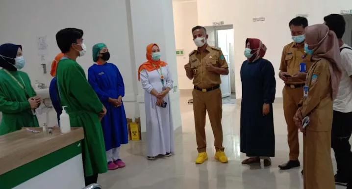 Perdana Masuk Kerja, Wabup Konsel Kunjungi Beberapa Instansi