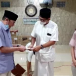 Asli Kendari Berikan Sumbangan ke Masjid Raudhatul Mujahidin