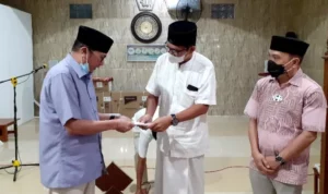 Asli Kendari Berikan Sumbangan ke Masjid Raudhatul Mujahidin