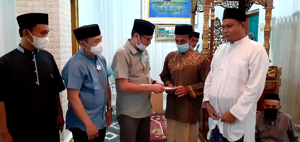 ASLI dan ASR Berikan Bantuan ke Masjid Nurul Haq Nambo