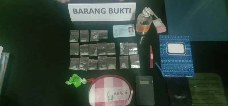 Seorang Wanita Kendari Nekat Menjual Sabu-Sabu Jalan Bunga Seroja