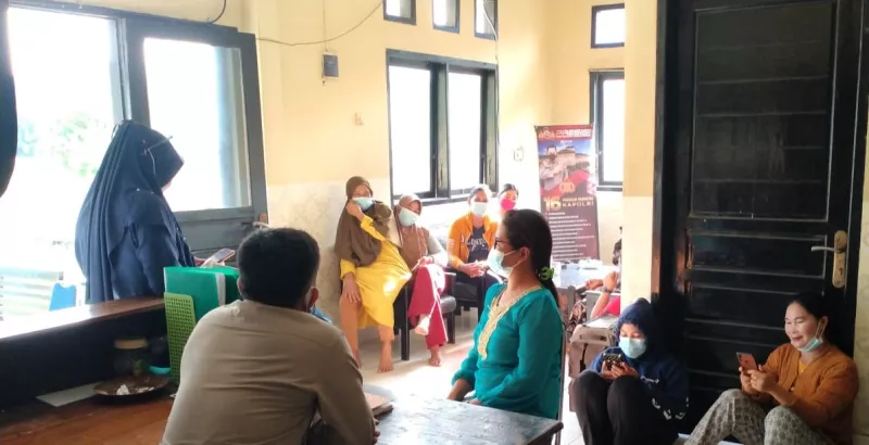 Merasa Terancam, Puluhan Ibu-Ibu Melapor ke Polsek Bondoala