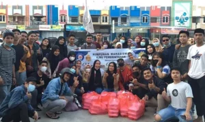 Himpunan Mahasiswa Pemerintahan FISIP UHO Bagikan Takjil