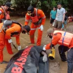 Warga Poleang Timur Yang terseret Arus Sungai Ditemukan Meninggal Dunia.