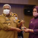 Dua Srikandi Kota Kendari Raih Kartini Award