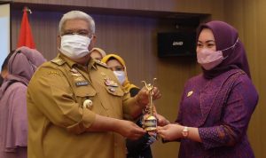 Dua Srikandi Kota Kendari Raih Kartini Award