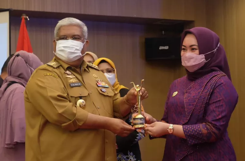 Dua Srikandi Kota Kendari Raih Kartini Award