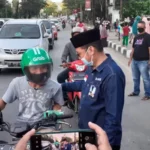 Asli Kendari, ASR dan Gempar Bagi Takjil ke Pengendara