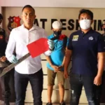 Marah Karena Selalu Menelpon Orang Tuanya, Seorang Pria Parangi Temannya