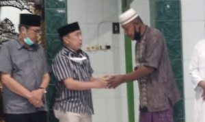 Asli dan ASR Berikan Bantuan ke Masjid Fastabiqul Khairat Purirano