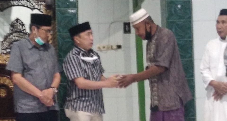 Asli dan ASR Berikan Bantuan ke Masjid Fastabiqul Khairat Purirano