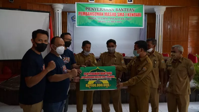 IKA Angkatan 2001 Bantu Pembangunan Mesjid SMAN 1