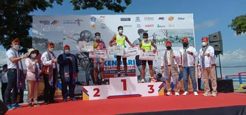 Atlet yang Disponsori ASR Juara 5 di Kejuaraan Triathlon