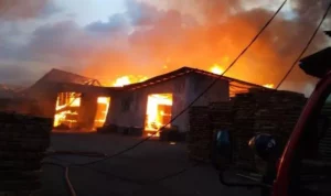 Sebuah Rumah di Kampung Bugis Terbakar