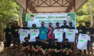 ASR Berikan Bantuan Kostum Sepakbola di Lainea