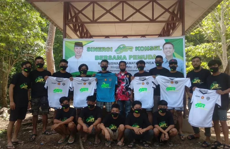 ASR Berikan Bantuan Kostum Sepakbola di Lainea