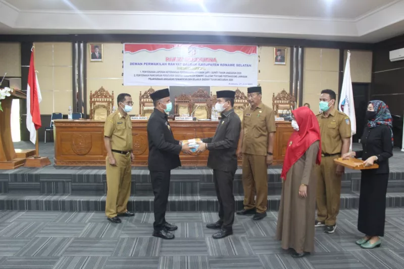 DPRD Konsel Gelar Paripurna Penyerahan Laporan Pertanggungjawaban Pemerintah