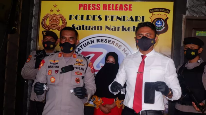 Berkedok Penjual Rokok, Seorang Wanita Ditangkap Edarkan Sabu