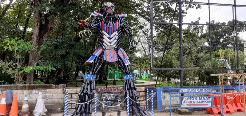 Polres Kendari Sulap Knalpot Sitaan Jadi Robot Setinggi 4 Meter