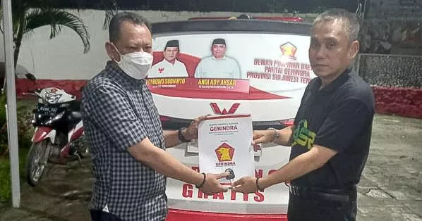 Gerindra Serahkan Ambulans Gratis di Baubau dan Konawe