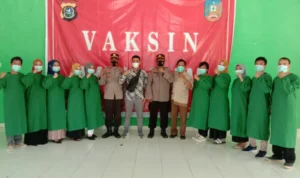 Ratusan Masyarakat Tinanggea Antusias Ikuti Kegiatan Vaksinasi