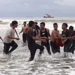 11 Wisatawan Terseret Ombak di Pantai Batugong, 1 Meninggal