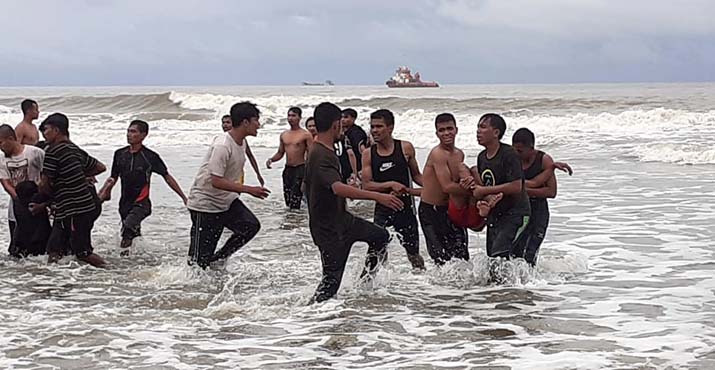 11 Wisatawan Terseret Ombak di Pantai Batugong, 1 Meninggal