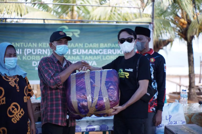 ASR Bantu Korban Longsong di Konut