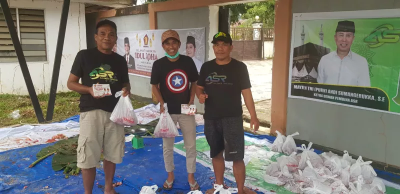 Gerindra Kendari Bagikan 280 Kantong Daging Kurban