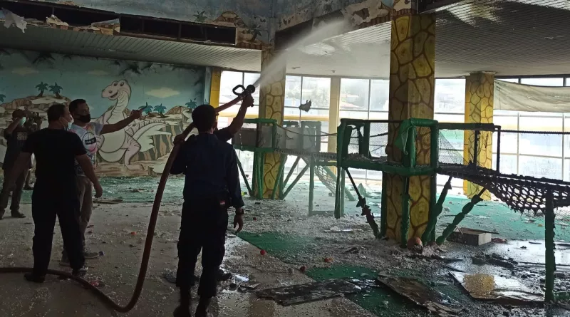 Lantai 3 Pasar Sentral Kendari Terbakar