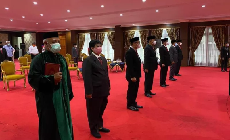 Ali Mazi Lantik 7 Pejabat Baru di Pemprov Sultra