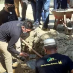 Rasak dan Sulolipu Lakukan Letak Batu Pertama Pembuaan Drainase di Kendari CaddiRasak dan Sulolipu Lakukan Letak Batu Pertama Pembuaan Drainase di Kendari Caddi