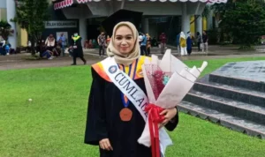 Raih IPK 4.0 Wa Ode Sitti Murnia Sari Keluar Sebagai Lulusan Terbaik UHO