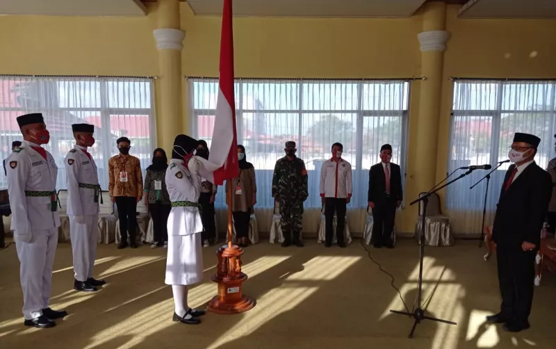 Wali Kota Kukuhkan Paskibraka Kota Kendari