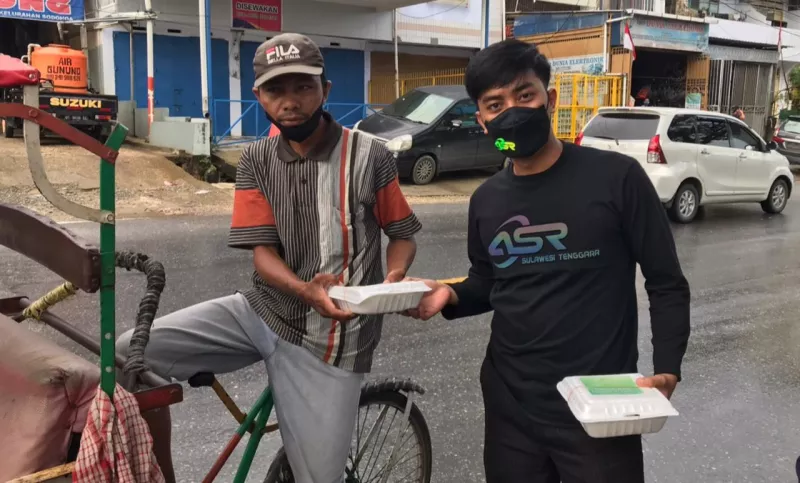 Relawan ASR Kemdari Gelar Sedekah Jumat