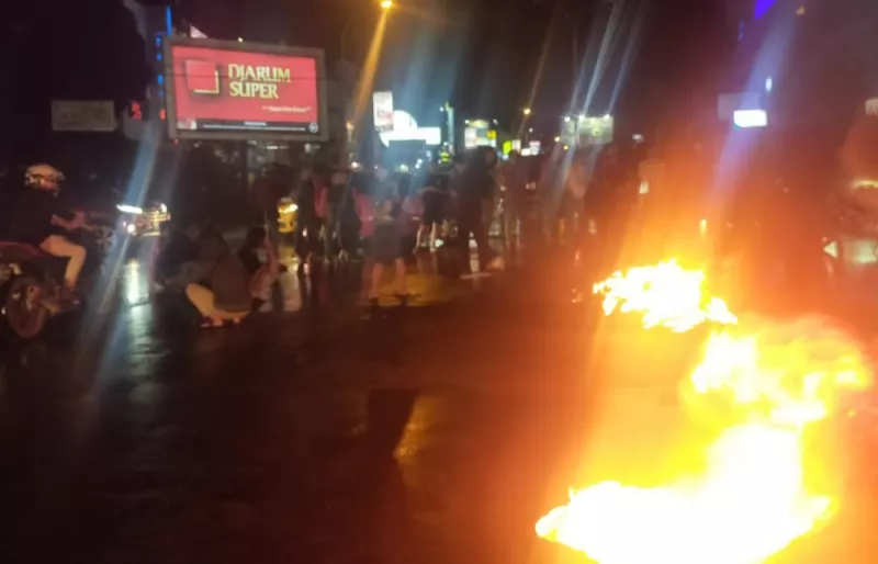 Puluhan Mahasiswa Melakukan Unjuk Rasa Tolak Penangkapan Pemalsuan PCR