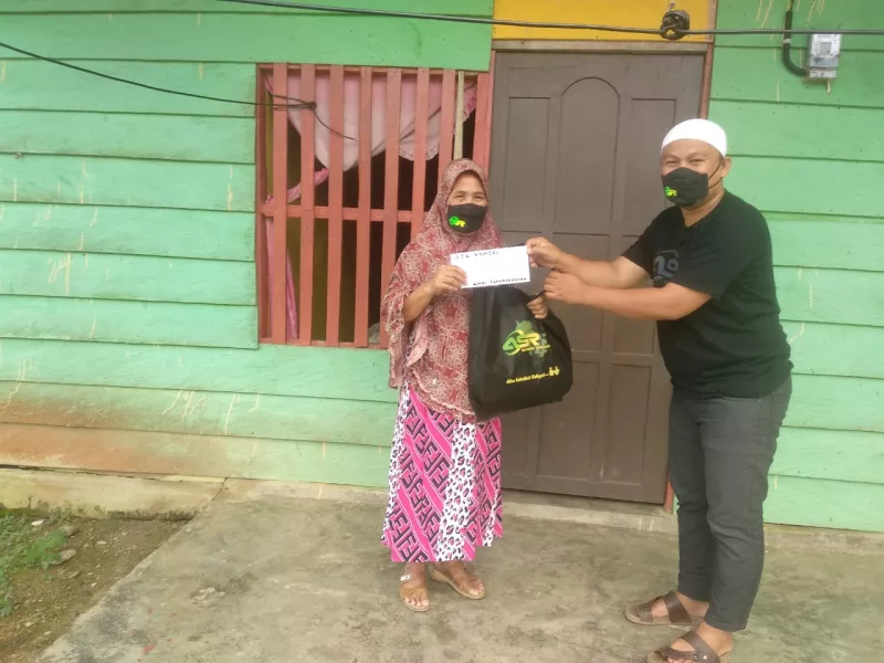 ASR Beri Bantuan Insentif Kepada Guru Honor Terdampak Pandemi di Konawe Selatan