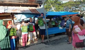 Relawan ASR Konawe Bagikan Masker ke Pedagang