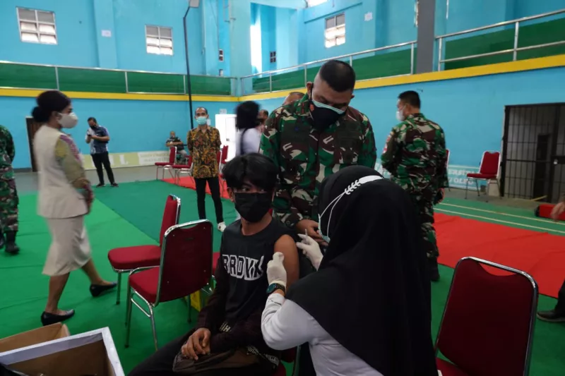 Korem 143/HO Mendukung Vaksinisasi Mahasiswa Universitas Halu Oleo Kendari