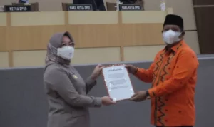 Pemkot Serahkan 3 Raperda ke DPRD Kendari