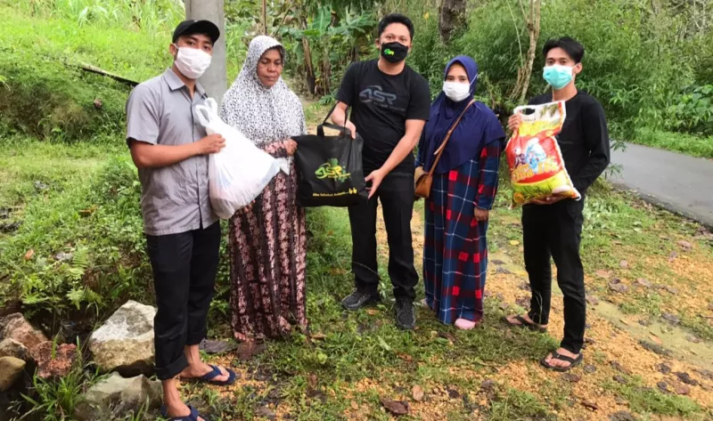 ASR Kendari Berikan Bantuan ke Korban Kebakaran